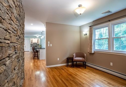 379 Glenwood Avenue Ext, Waterford CT  06385-3808 exterior