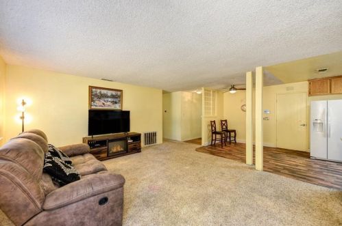 10909 Walnutwood Way, Rancho Cordova CA  95670-5114 exterior