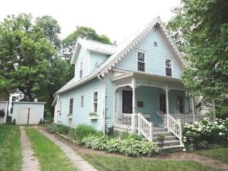 341 College St, Granville, OH 43023-1317