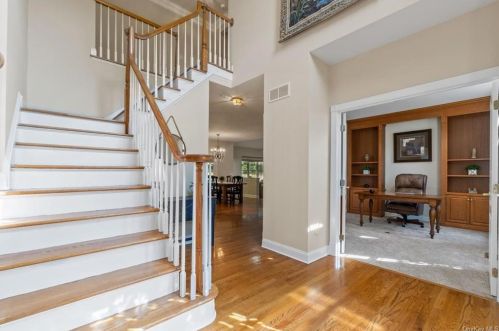 2 Mathews Ln, Somers Town NY  10589-2819 exterior