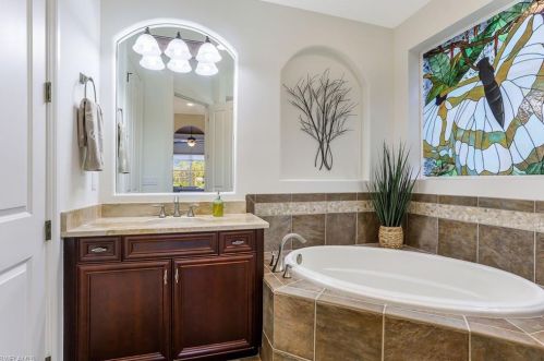 6488 Caldecott Dr, Naples FL  34113-3193 exterior