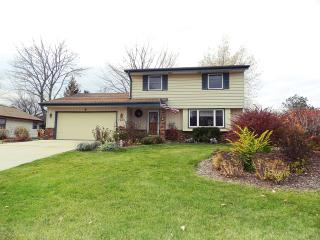 7609 70th St, Hales Corners, WI 53132-9749