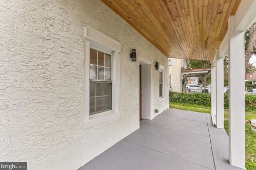 7322 School Ln, Melrose Park, PA 19027-3142
