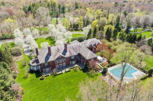 5 Stoneleigh Manor Ln, Purchase, NY 10577-2232