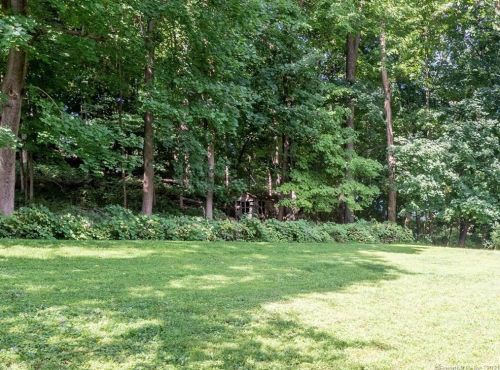 283 Mamanasco Rd, Ridgefield CT  06877-2425 exterior