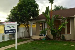 17622 Calvert St, Van Nuys CA  91316-7136 exterior