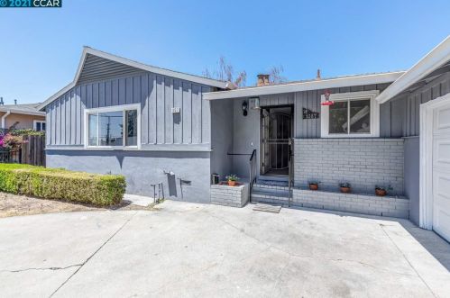 1037 Gomer St, Hayward, CA 94544-4411