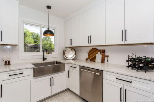 28 Talcott Rd, Glastonbury CT  06033-2919 exterior