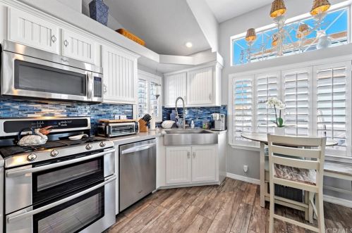 700 Lido Park Dr, Newport Beach, CA 92663-4449