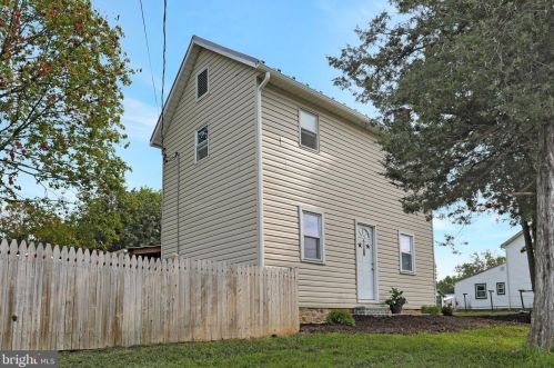 10853 Roxbury Rd, Orrstown, PA 17244