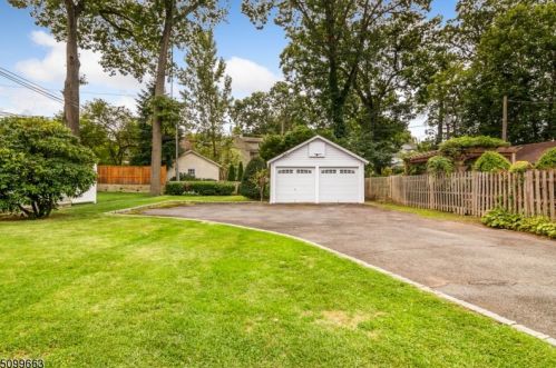 23 Stanford Pl, Montclair NJ  07042-5009 exterior