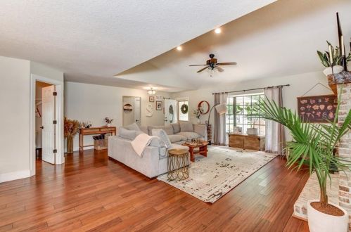 690 Forest Ln, Deland, FL 32724-4829