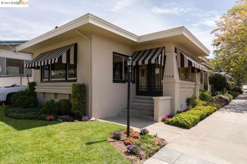 5204 Desmond St, Oakland, CA 94618-1012
