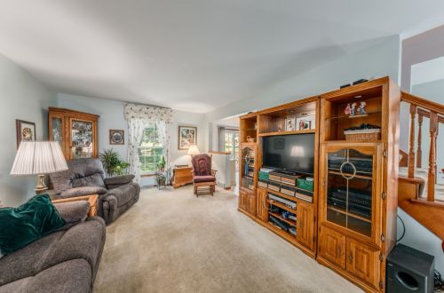 875 Briar Ct, Watertown, WI 53094-6041