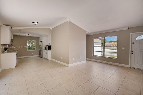 5730 199 St, Hialeah FL  33015-4933 exterior