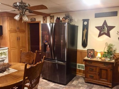435 Freedom Ave, Burnham, PA 17009-1304