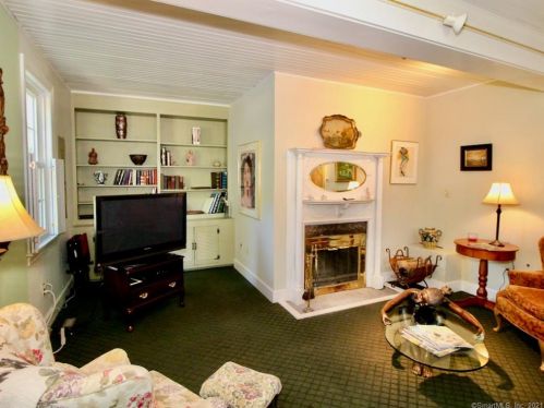 310 Main St, Wallingford CT  06492-2232 exterior