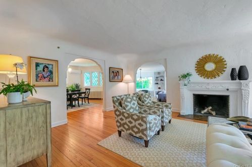 15 Oxford Rd, New Rochelle NY  10804-3712 exterior
