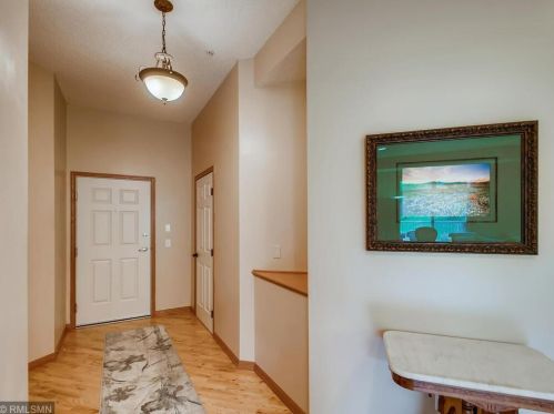 1256 County Road D, Saint Paul, MN 55109-6032