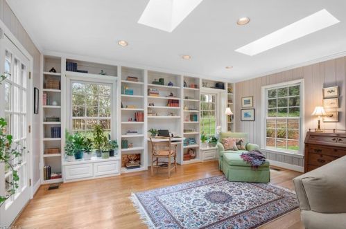 606 Elmwood Dr, Greensboro NC  27408-5005 exterior