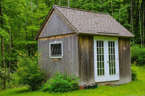 135 Farnum Rd, Lakeville CT  06039-2510 exterior