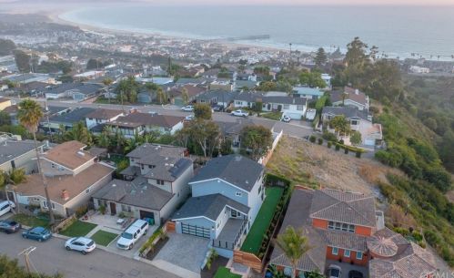 981 Bakersfield St, Pismo Beach CA  93449-2403 exterior