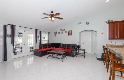 325 Gulfstream Ave, Fort Pierce FL 34983-1219 exterior