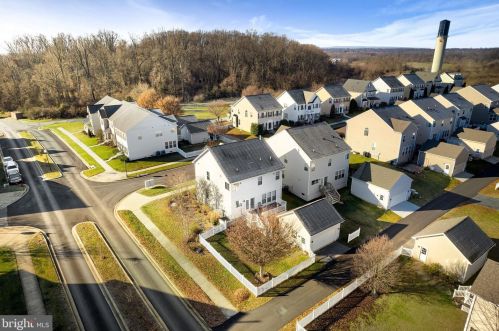 144 Colonial Dr, Charles Town WV  25414-4497 exterior