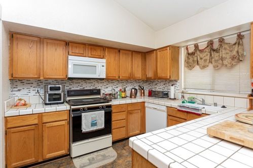 1444 Mouton Dr, San Jacinto CA  92583-5718 exterior
