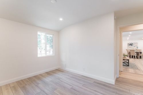 6930 Colbath Ave, Van Nuys CA  91405-4103 exterior