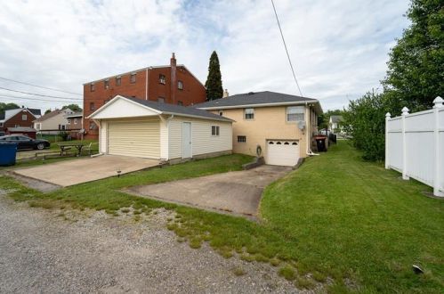 1747 Raymond Ave, Latrobe PA  15650-3040 exterior