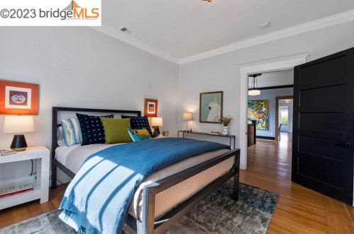 418 45 St, Oakland CA 94609-2135 exterior