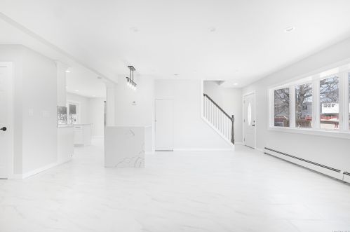 569 Arrandale Rd, Bethpage, NY 11714-3803