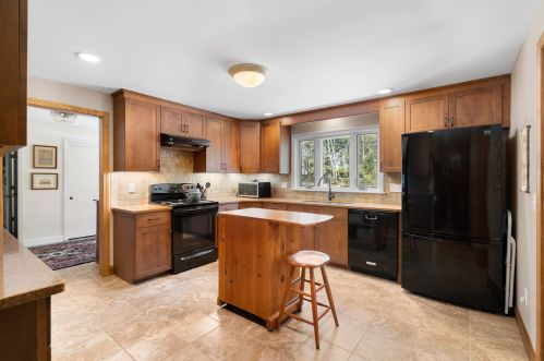 105 Madbury Rd, Lee, NH 03824-2003