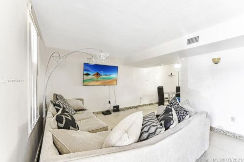 1701 42nd Pl, Hialeah, FL 33012-8403