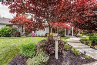400 Deerfield Dr, Moraga, CA 94556-2507