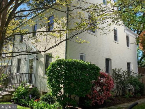 4831 Sedgwick St, Washington, DC 20016-2323