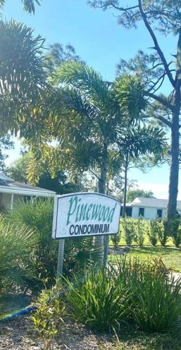 42 Pinewood Blvd, Lehigh Acres, FL 33936-7348