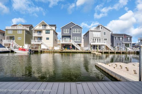 406 Eisenhower Ave, Pelican Island NJ  08751-1625 exterior