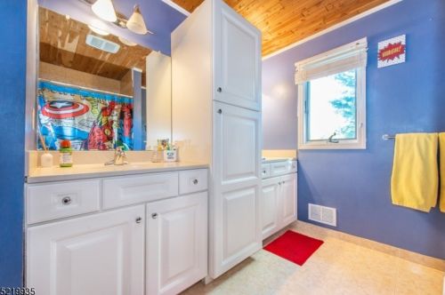 31 Drake Ct, Dover NJ  07869-4851 exterior