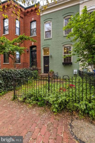 109 7th St, Washington, DC 20003-1213