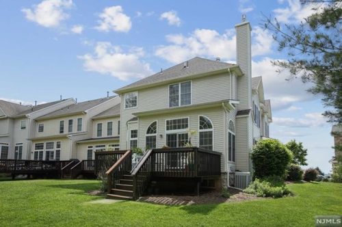 22 Winding Way, West Paterson NJ  07424-2665 exterior