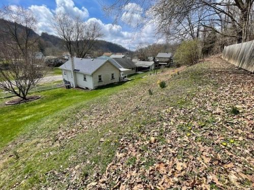 1119 Wills Ave, New Kensington PA  15068-3830 exterior