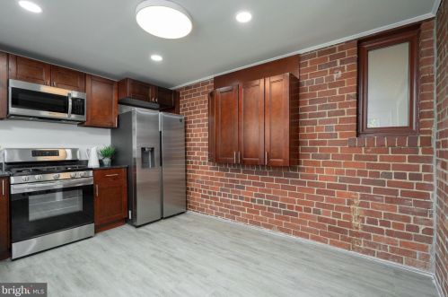 6916 Arlington Blvd, Falls Church VA  22042-1937 exterior