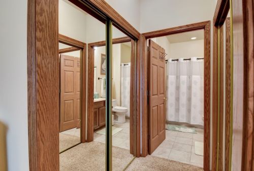 3920 92, Milwaukee WI 53228-2100 exterior