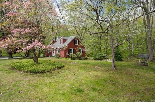 19 Ridge Ct, Uncasville, CT 06382-1628