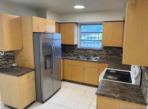 2833 101st St, Miami, FL 33147-1623