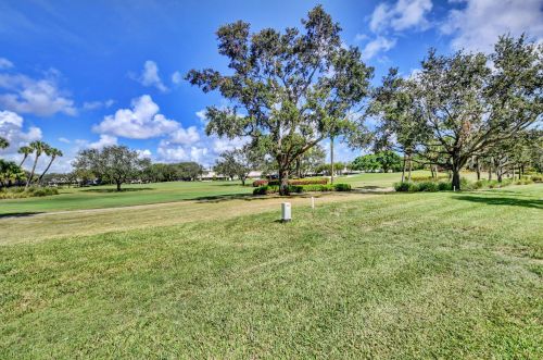 9 Windsor Ln, Boynton Beach FL  33436-6063 exterior