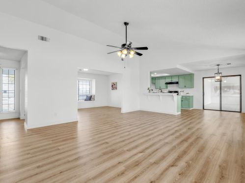 855 Mount Whitney Ave, Laton CA  93242-9724 exterior