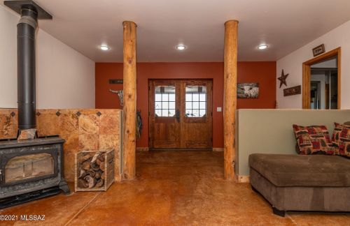 55 Hillcrest Dr, Canelo, AZ 85611-7802